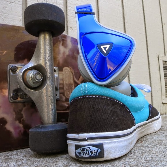 Meet your Posher, Skate - Picture 1 of 1